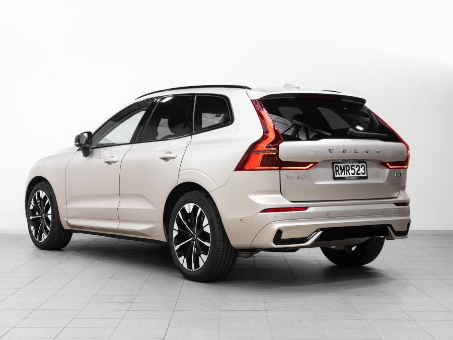 2025 Volvo XC60 UZ B5 Ultra Dark 2L Petrol AWD SUV Image 6