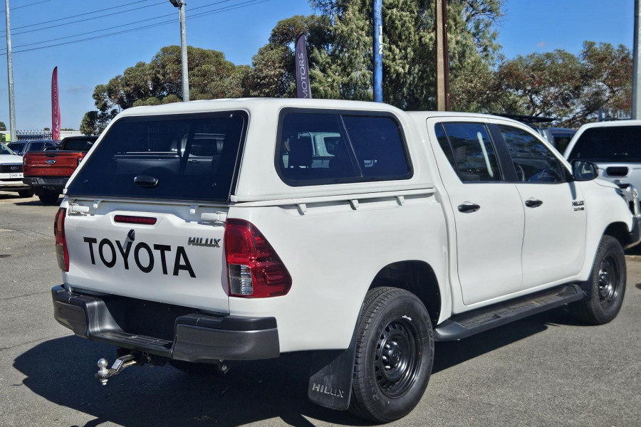 2022 Toyota HiLux GUN126R SR Double-Cab Pick-Up Image 8