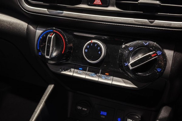 2022 Hyundai KONA OS.V4 Active SUV Image 13