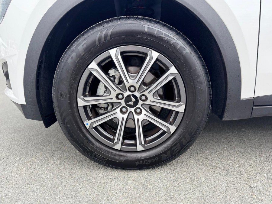 2025 Mahindra XUV700  AX7L SUV Image 28