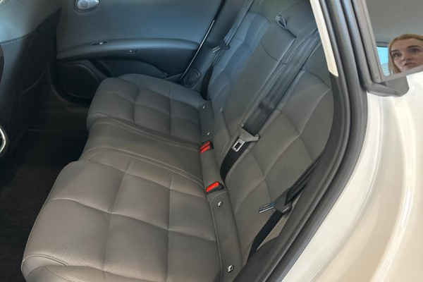 2026 MY25 MG IM5 P12L Premium Hatch Image 12