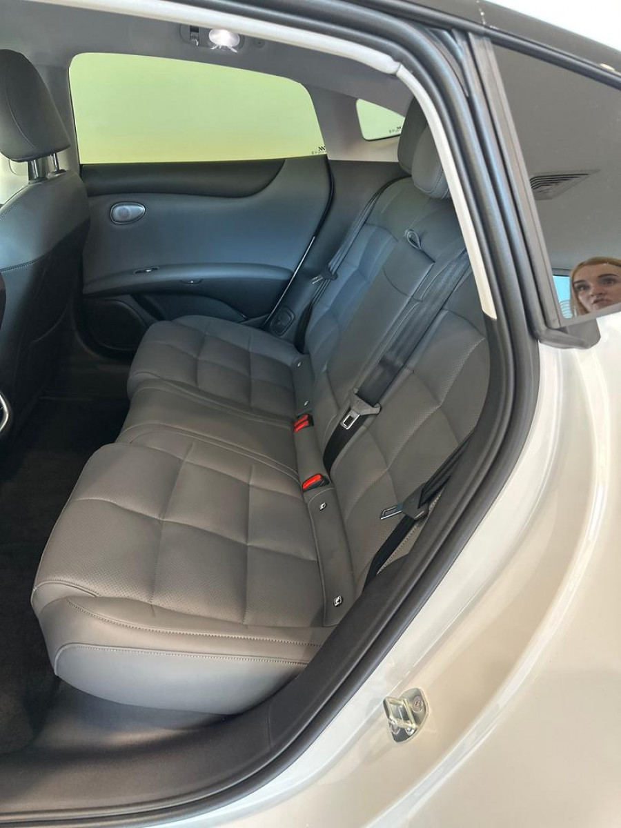 2026 MY25 MG IM5 P12L Premium Hatch Image 12