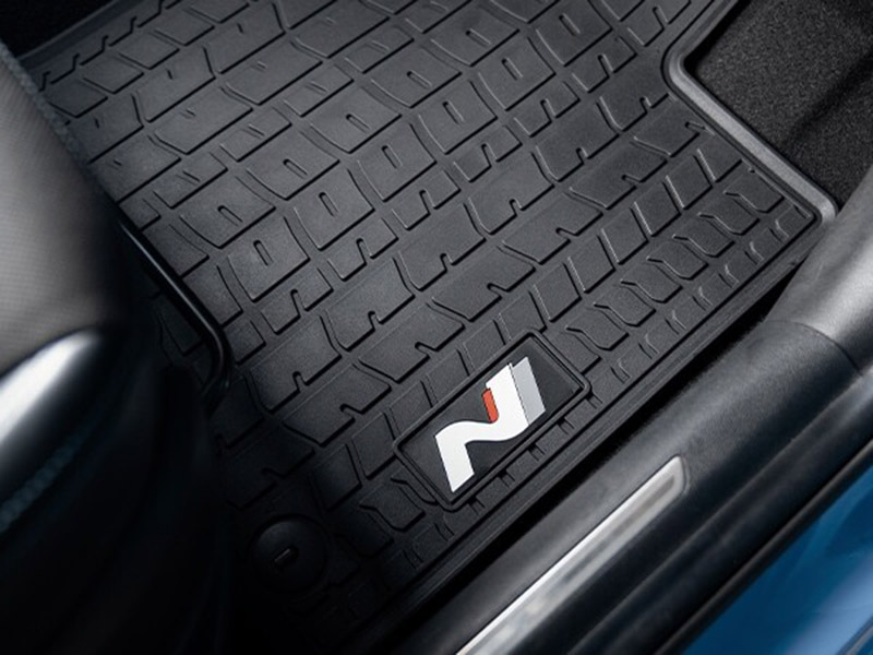 Tailored rubber floor mats (set of 4)