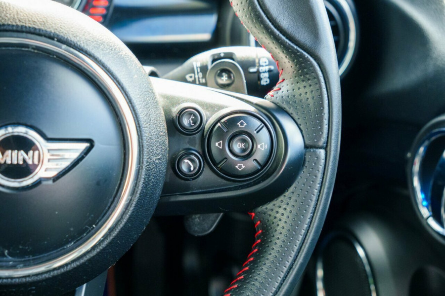 2016 MINI Cooper F55 Cooper S Hatch Image 12