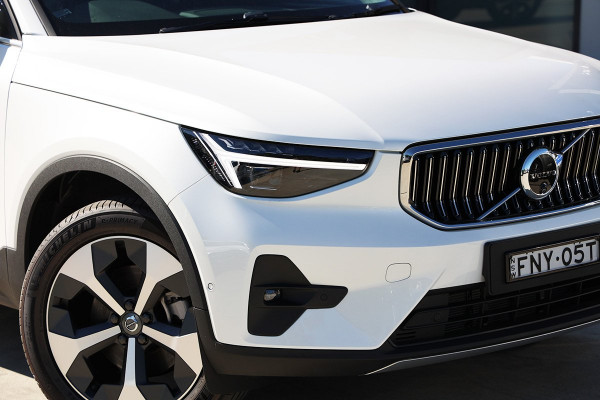 2024 MY25 Volvo XC40 XZ Ultra B4 Bright SUV Image 2