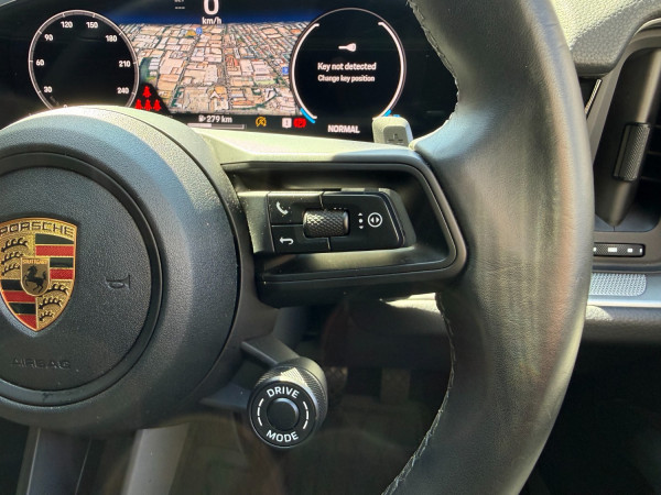 2024 Porsche Cayenne SUV image 18