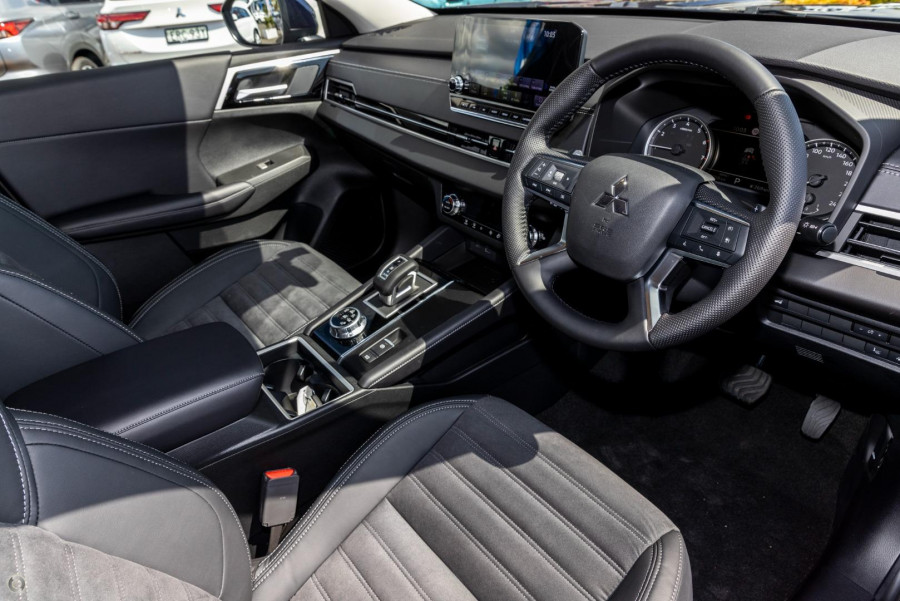 2025 MY24 Mitsubishi Outlander ZM Aspire SUV Image 6