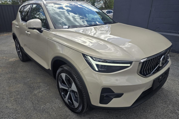 2026 MY27 Volvo XC40 XZ Ultra B4 Bright SUV Image 2