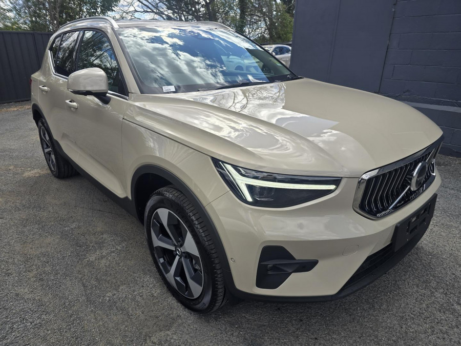 2026 MY27 Volvo XC40 XZ Ultra B4 Bright SUV Image 2