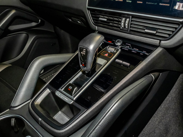2022 MY23 Porsche Cayenne S Platinum Edition Coupe image 23
