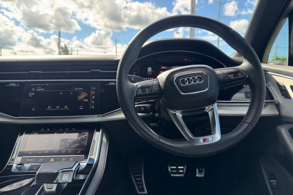 2022 Audi Q7 4M 55 TFSI S line SUV Image 11