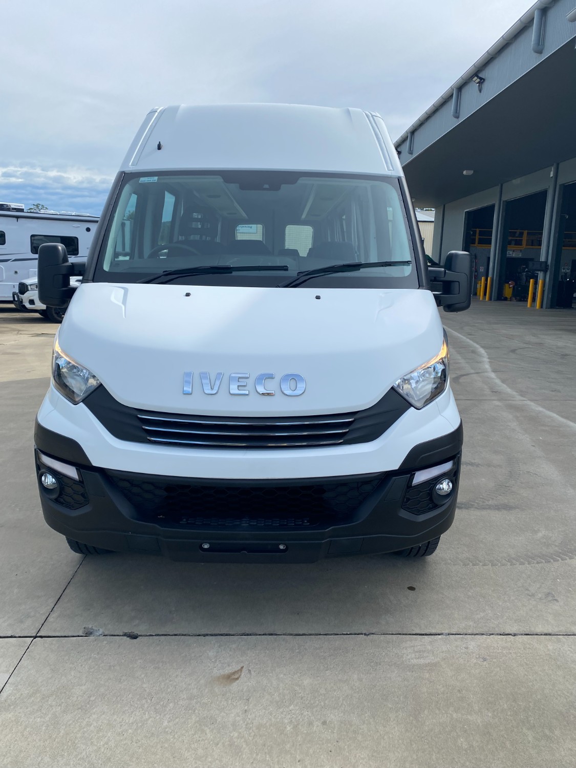 2021 Iveco Daily Bus Image 10
