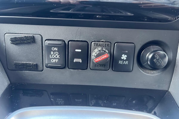 2019 Mitsubishi Pajero Sport QE GLS SUV Image 27