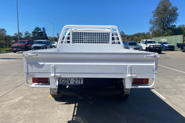 2019 Toyota HiLux  SR Dual Cab Cab Chassis Image 4