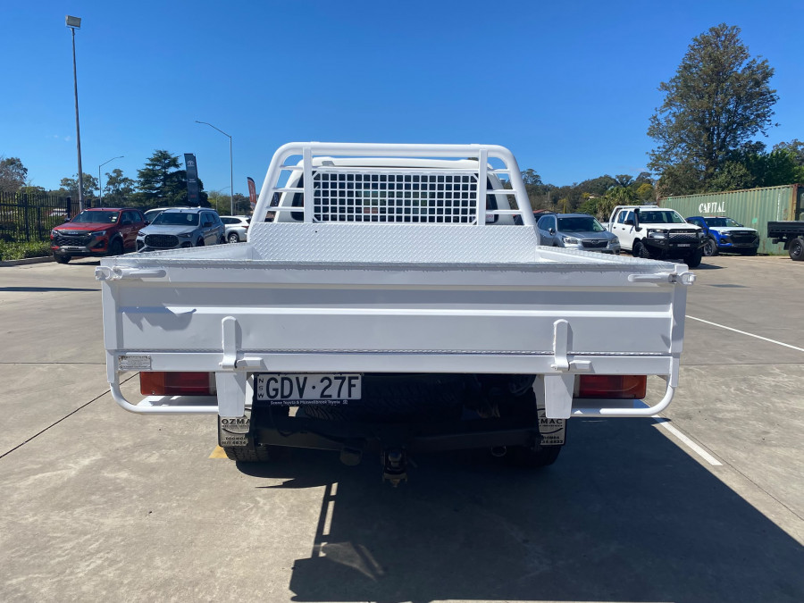 2019 Toyota HiLux  SR Dual Cab Cab Chassis Image 4