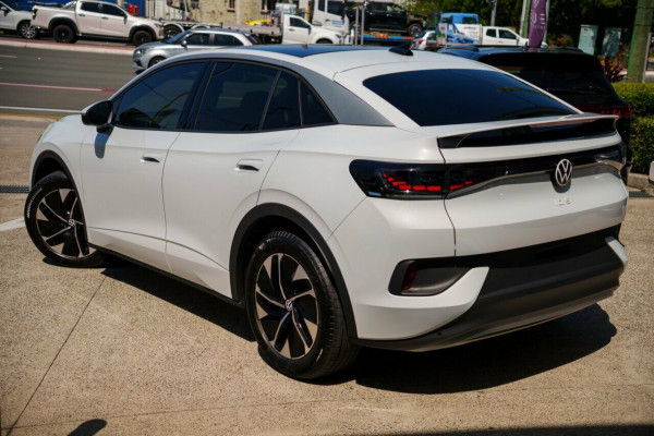 2025 Volkswagen ID. 5 E2 Pro SUV Image 2