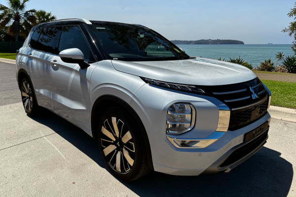 2025 Mitsubishi Outlander ZM Exceed Tourer SUV Image 1