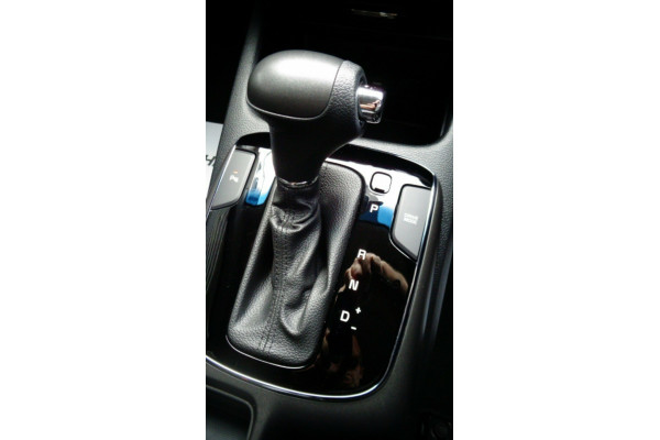 2016 Kia Cerato YD S Hatch Image 5