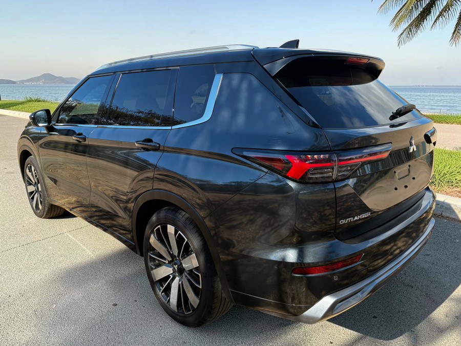 2025 Mitsubishi Outlander ZM Exceed Tourer SUV Image 4
