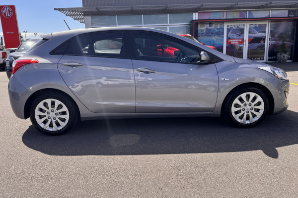2015 Hyundai i30 GD2 Active Hatch Image 5