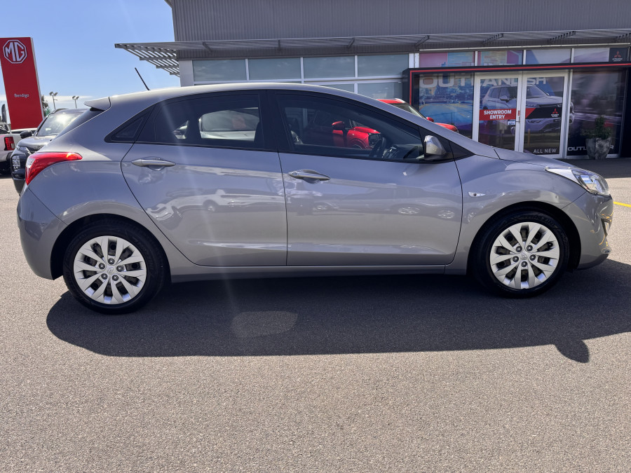 2015 Hyundai i30 GD2 Active Hatch Image 5