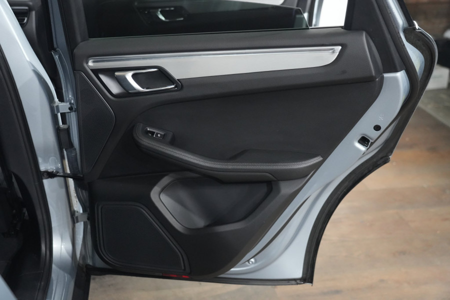 2019 Porsche Macan S SUV Image 25