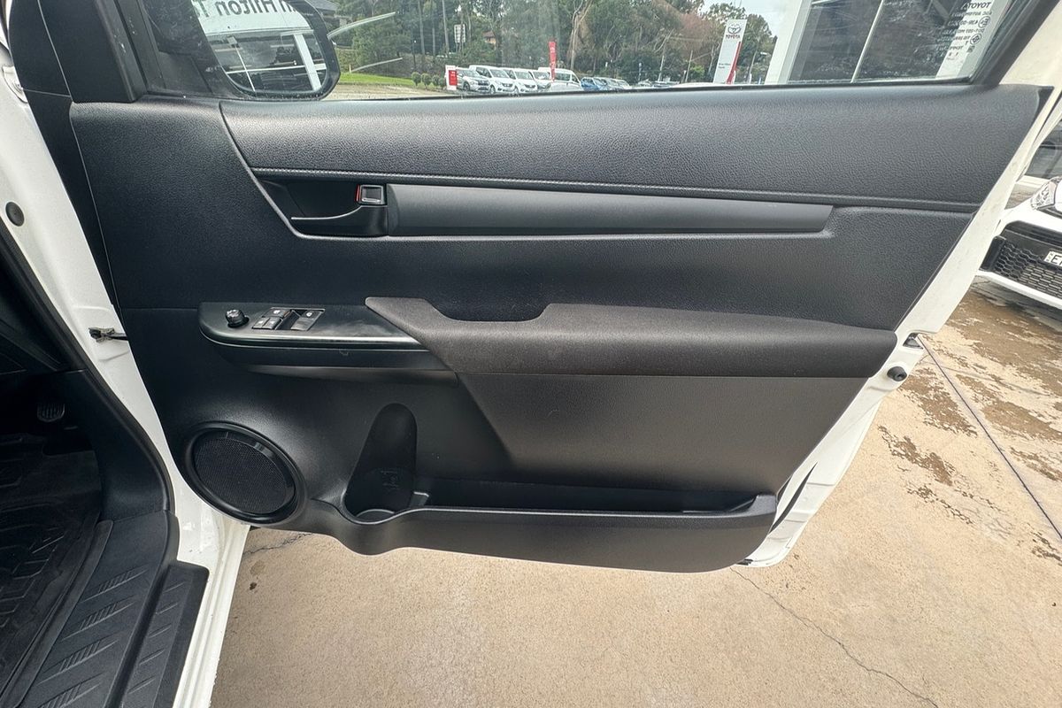 2017 Toyota HiLux GUN122R Workmate Cab Chassis Image 5
