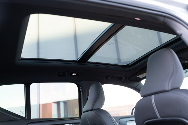2024 MY25 Volvo XC40 XZ Ultra B4 Dark SUV Image 18