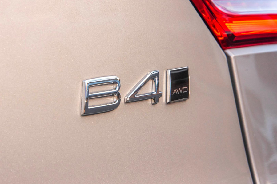 2023 Volvo XC40  Ultimate B4 Bright SUV Image 20