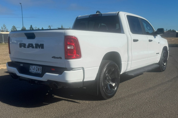 2026 Ram 1500 Express Ute Image 3