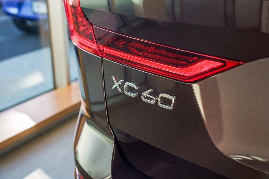 2026 Volvo XC60 UZ Ultra B5 Dark SUV Image 9