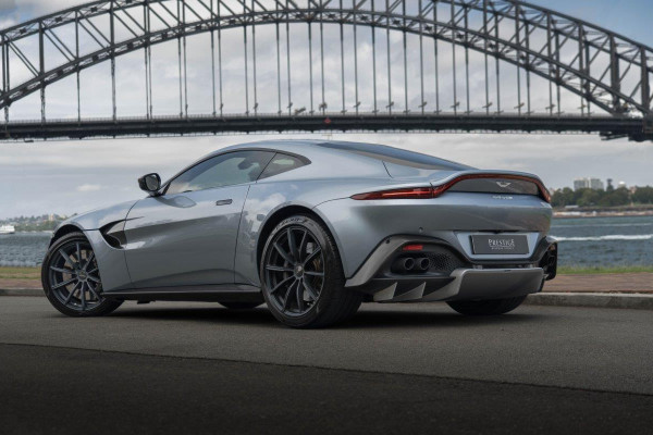 2019 Aston Martin Vantage Coupe Image 2