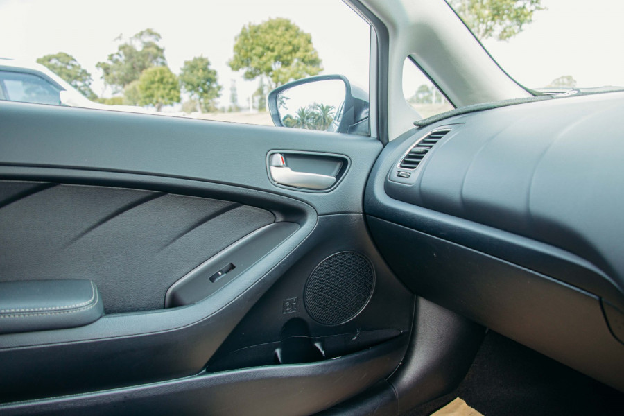 2016 MY17 Kia Cerato YD S Hatch Image 31