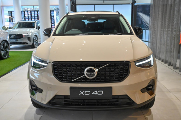 2026 Volvo XC40 XZ Ultra B4 Dark SUV Image 2