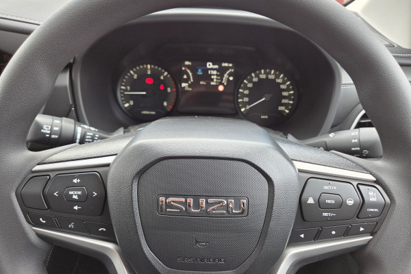 2026 Isuzu MU-X RJ LS-M SUV Image 13