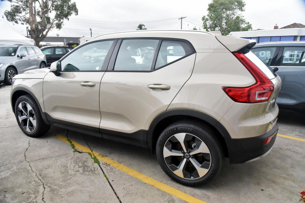 2024 MY25 Volvo XC40  Plus B4 SUV Image 4