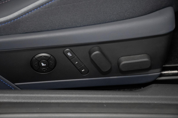 2024 MINI Cooper J01 SE Favoured Hatch image 19