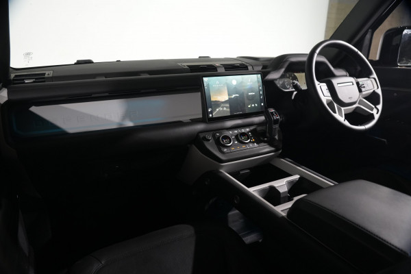 2025 Land Rover Defender L663 130 D350 X-Dynamic SE SUV image 12