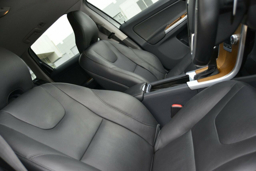 2015 Volvo XC60 LUXURY Suv Image 10