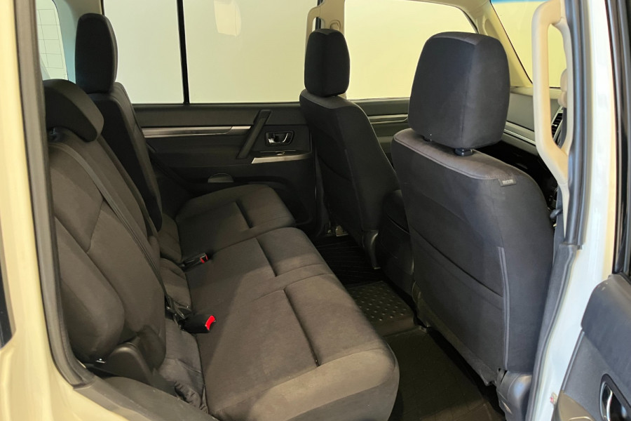 2015 Mitsubishi Pajero NX GLX SUV Image 12