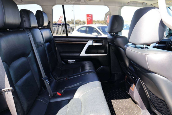2016 Toyota LandCruiser VDJ200R VX SUV Image 10