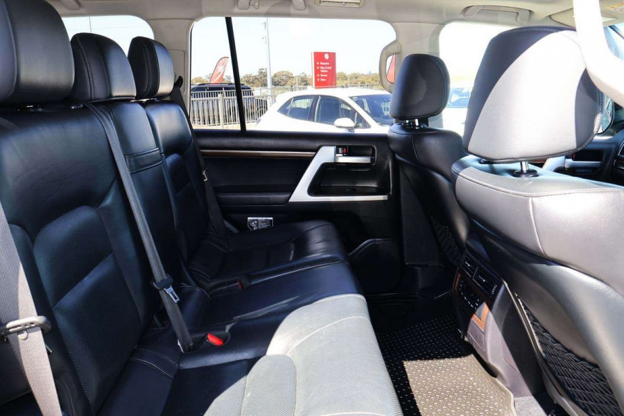 2016 Toyota LandCruiser VDJ200R VX SUV Image 10