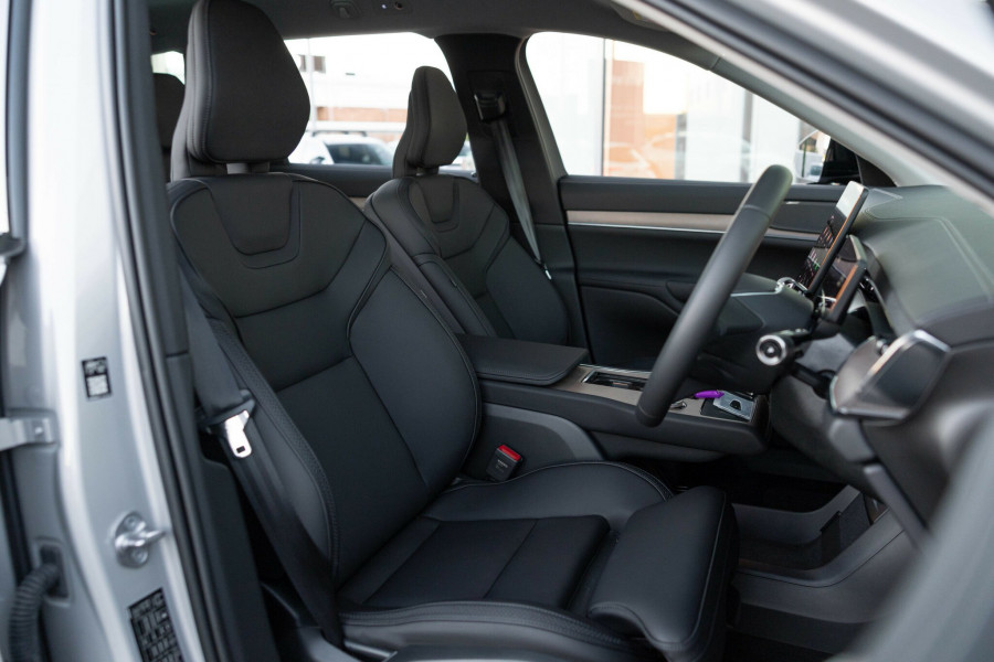 2025 Volvo EX90 No Series Plus Twin Motor SUV Image 16