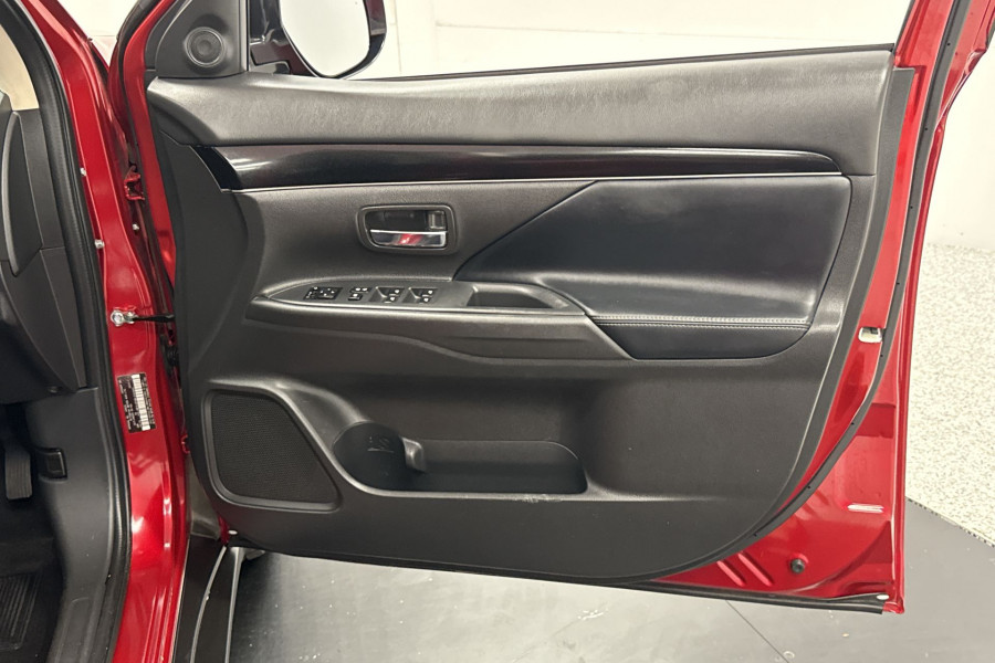 2020 Mitsubishi Outlander ZL LS SUV Image 18
