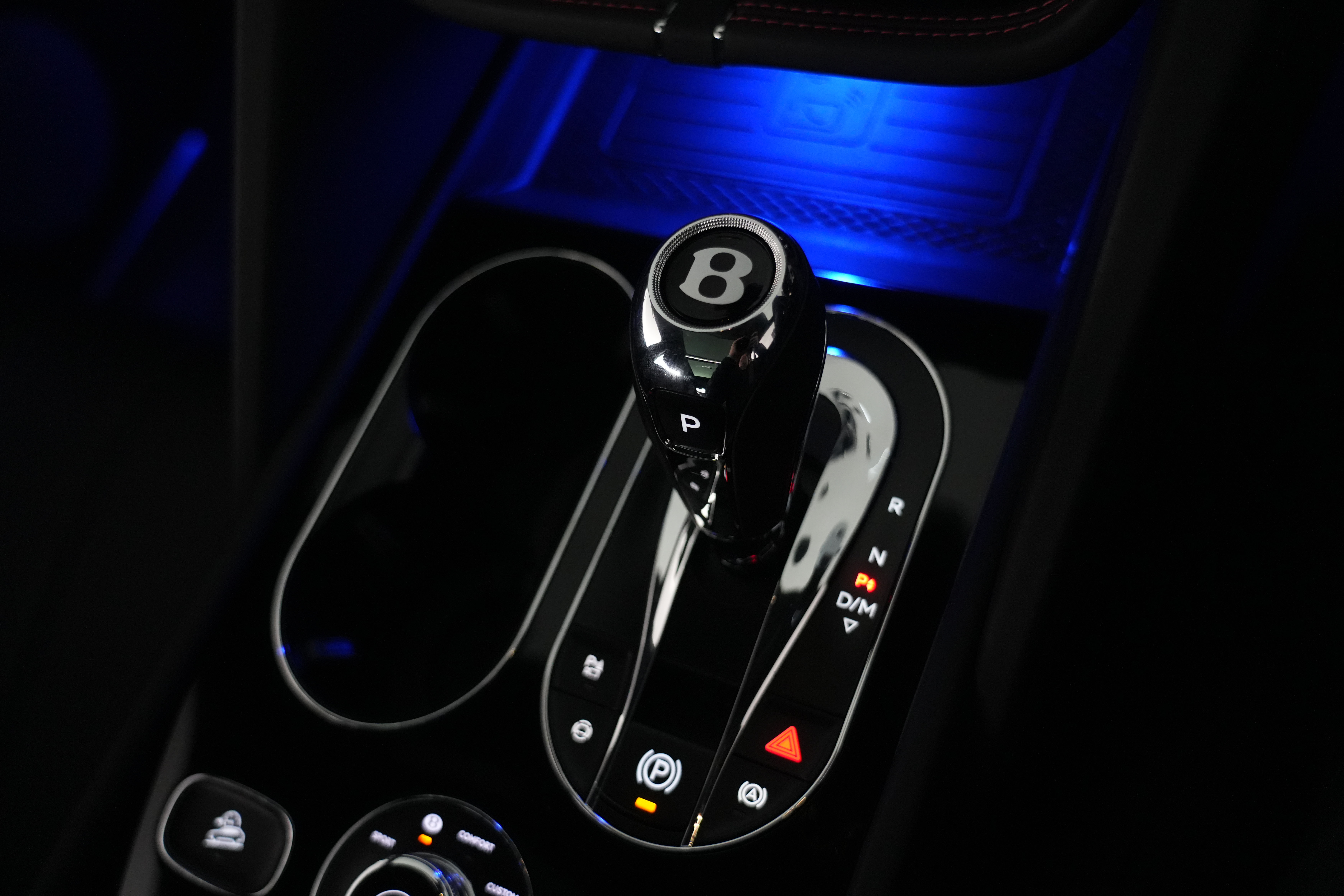 2024 Bentley Bentayga V8 SUV Image 25