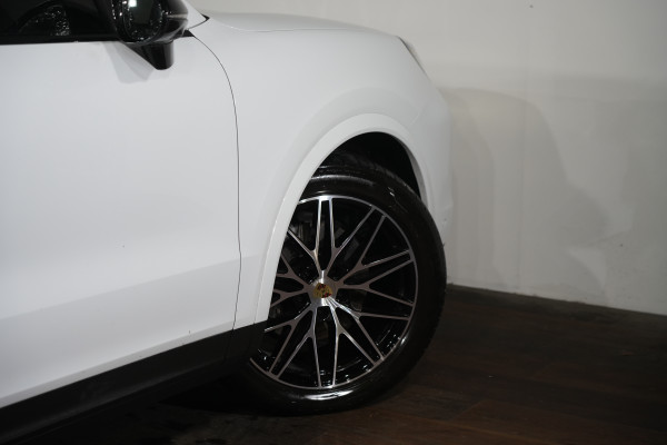 2023 Porsche Cayenne SUV Image 10