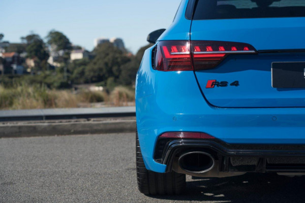 2021 Audi RS4  Quattro SUV Image 6