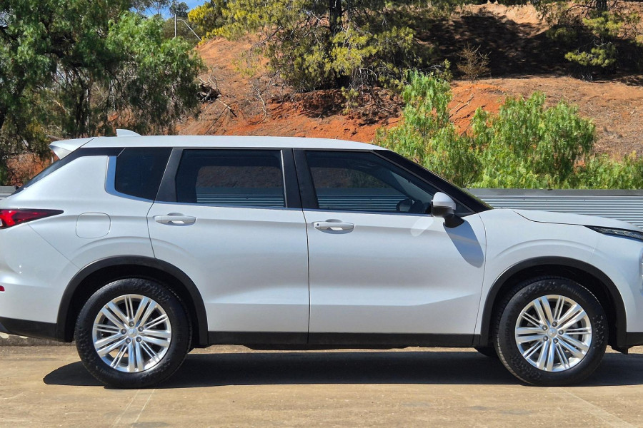 2021 MY22 Mitsubishi Outlander ZM ES SUV Image 8