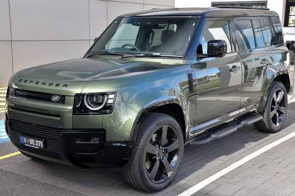 2026 Land Rover Defender L663 110 P425 X-Dynamic SE SUV image 26
