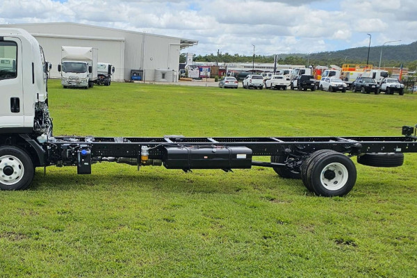 2025 Isuzu FRR 110-240 AM D53 Cab Chassis Image 9